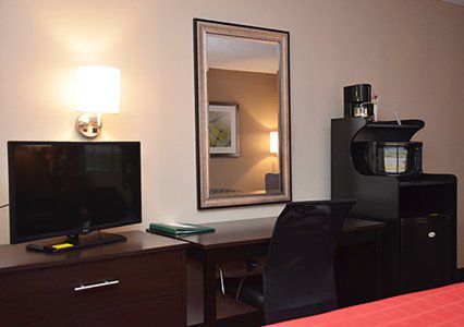 Quality Near Parc Inn