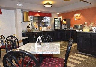 Quality Near Parc Inn